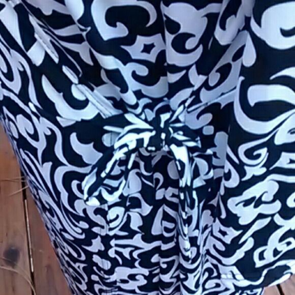 Chelsea Studio Dress  - Picture 5 of 8